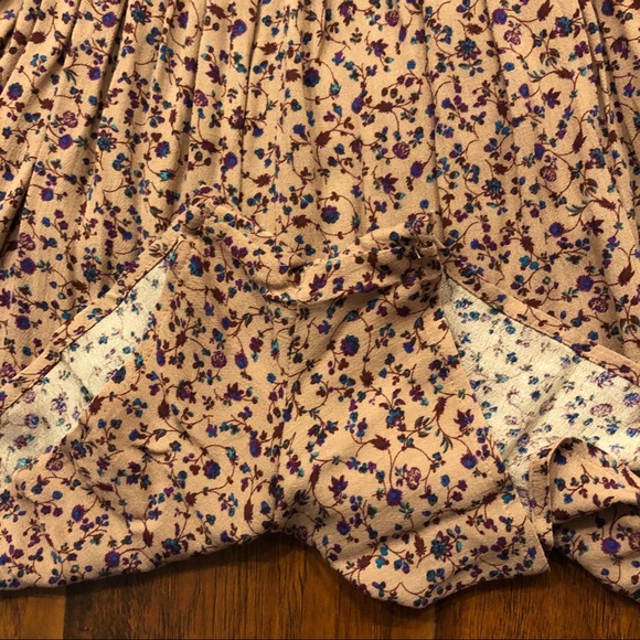 Over the shoulder romper - Picture 2 of 6